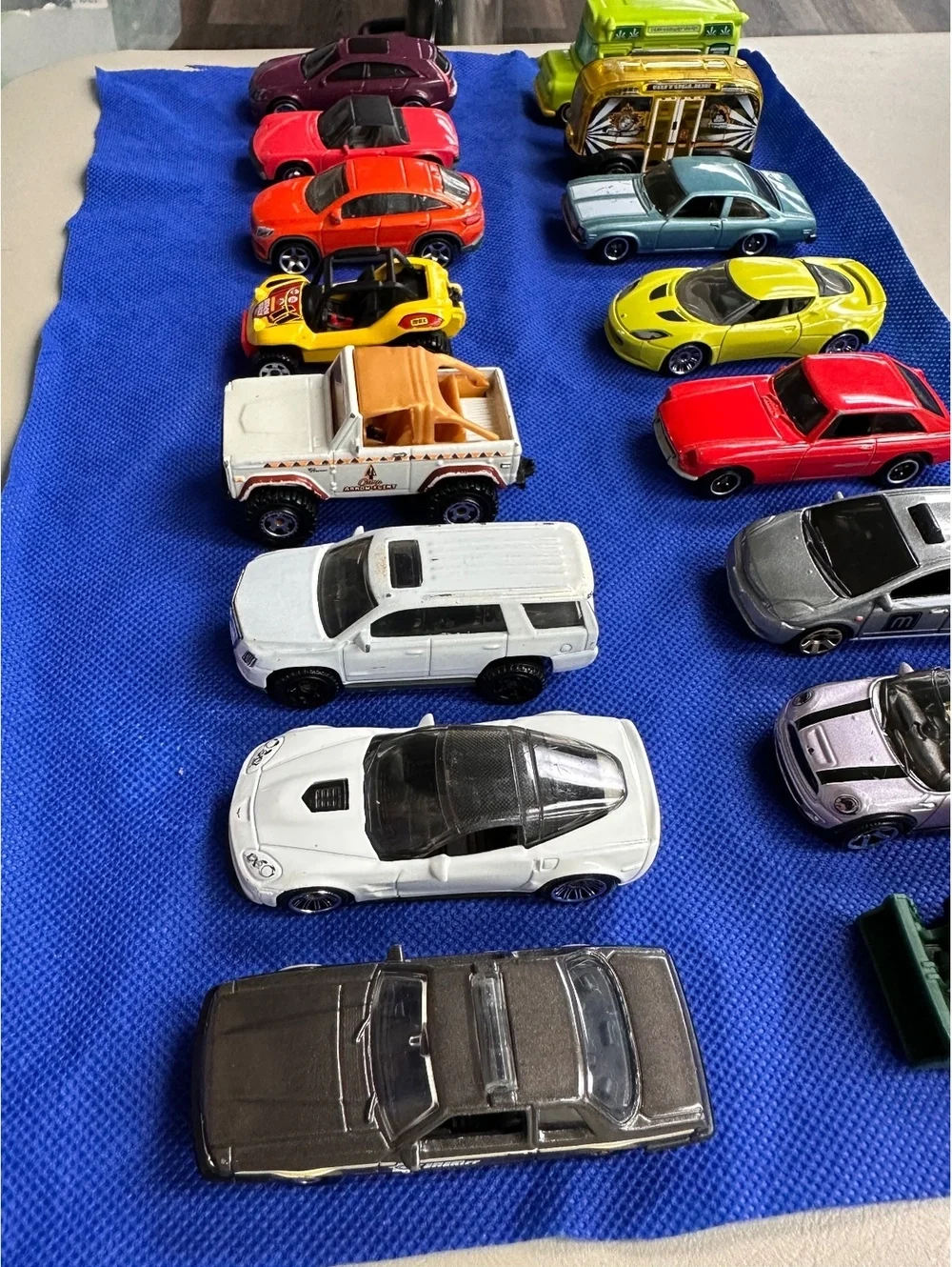 Set of 16 Assorted matchbox Toy Cars and Vehicles